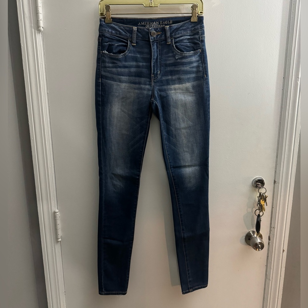 Distressed skinny jeans